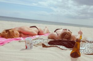 couple sunbathing to increase melatonin